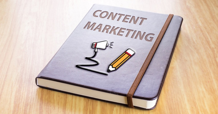 Agenda fechada, com as palavras "content marketing" na capa