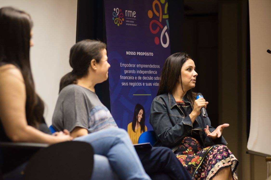 Simone Freire, diretora da Espiral, durante o Café com Empreendedoras, iniciativa da Rede Mulher Empreendedora. Foto: RME. 
